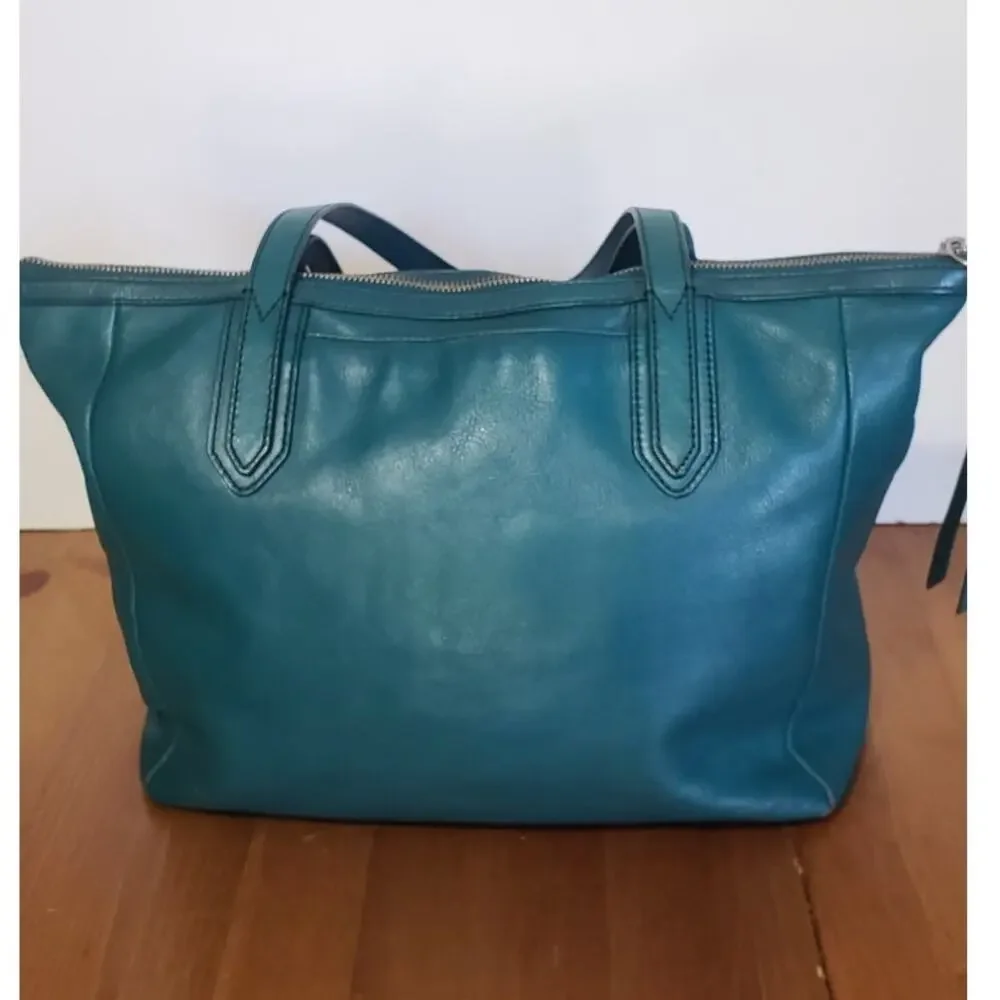 Fossil sleek leather